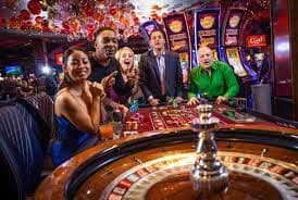 Live roulette dealer spinning wheel on uang77 login mobile screen